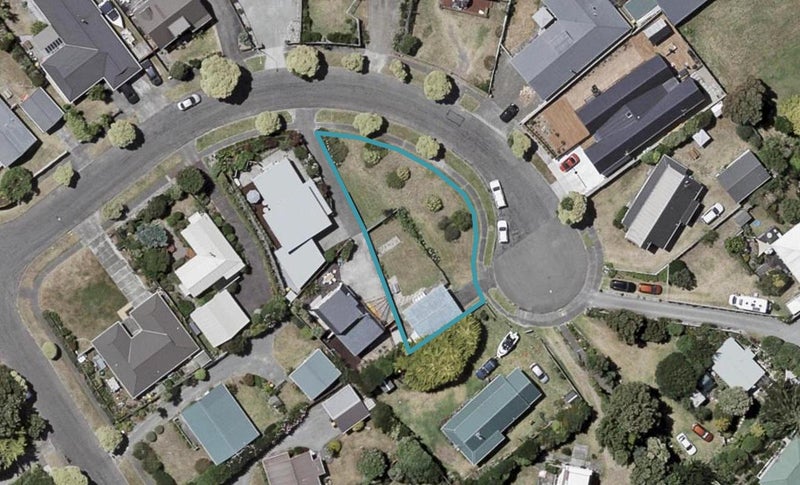 8 Whitmore Grove, Waikanae Beach, Waikanae - Carousel 1