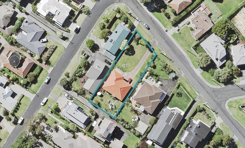 20 Scarboro Terrace, Murrays Bay, Auckland - Carousel 1