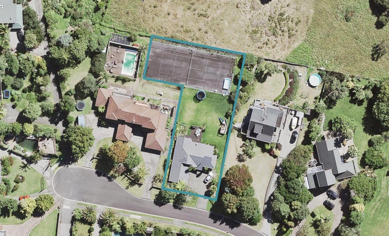 19 Laingfield Terrace, Laingholm, Auckland - Carousel 1