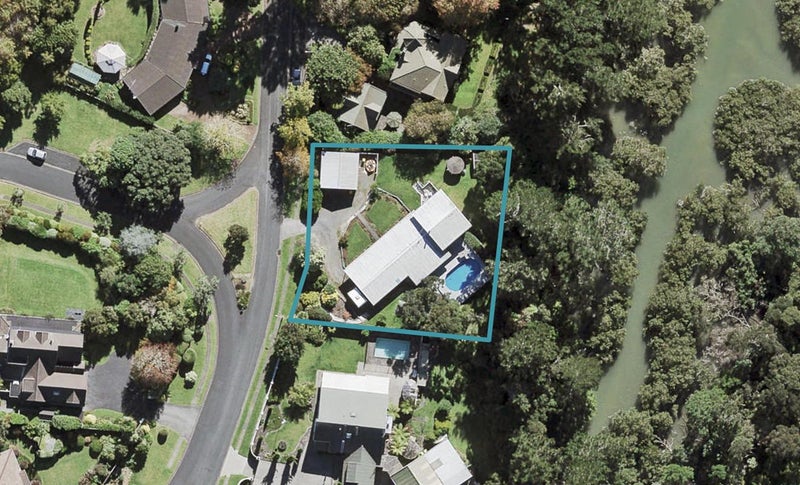 9 Kingfisher Grove, Greenhithe, Auckland - Carousel 1