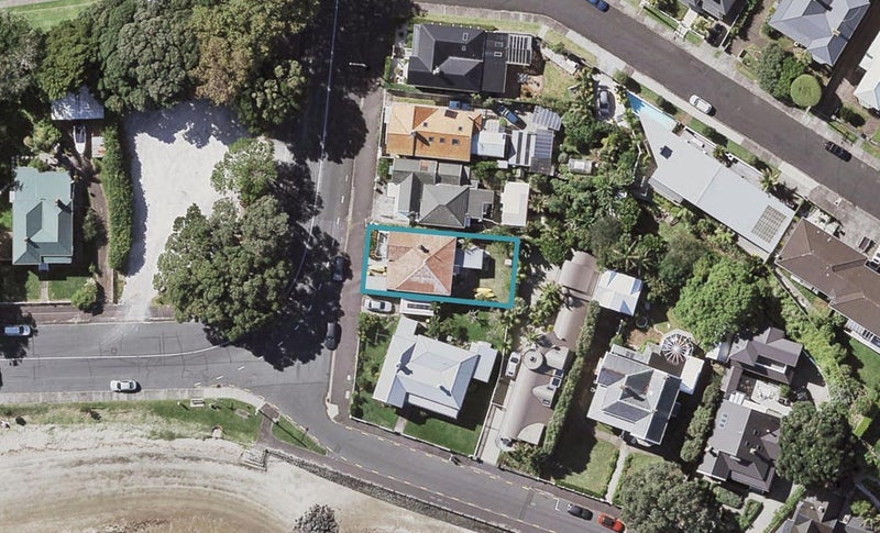 2 Cheltenham Road, Devonport, Auckland - Carousel 1
