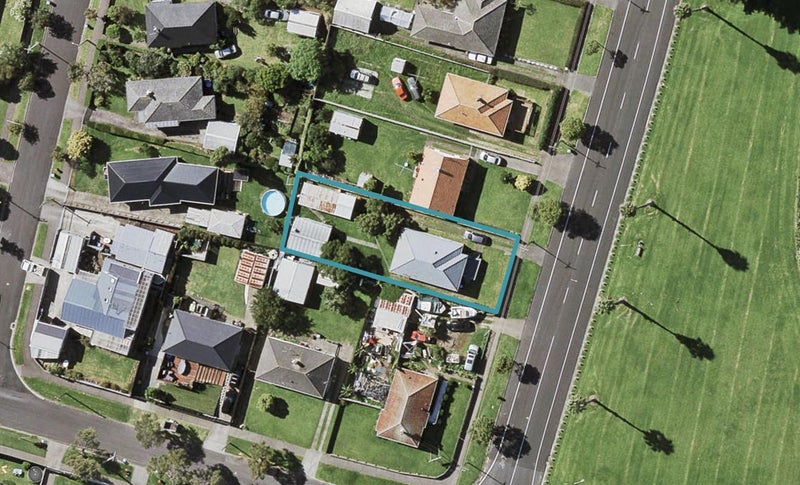 153 Riverside Avenue, Point England, Auckland - Carousel 1