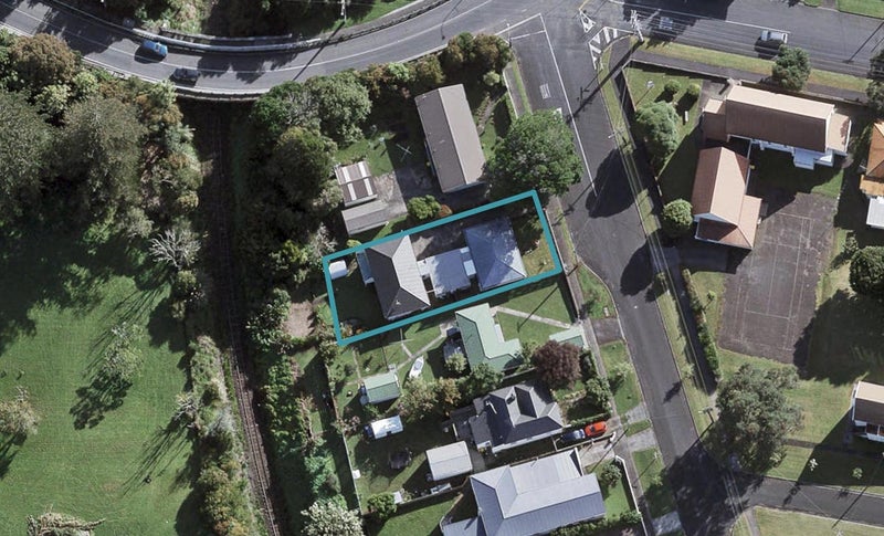 1/3 Kowhai Street, Helensville, Auckland - Carousel 1