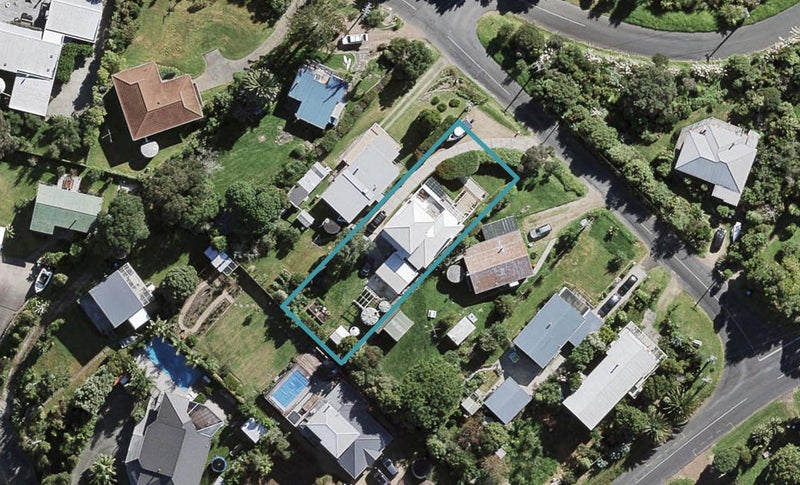 6 Coromandel Road, Oneroa, Waiheke Island - Carousel 1