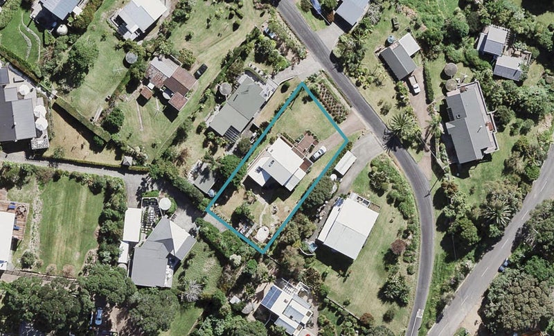 3 Karu Street, Oneroa, Waiheke Island - Carousel 1