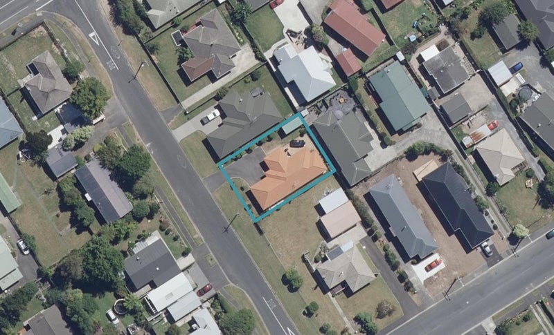 2 John Street, Enderley, Hamilton - Carousel 1