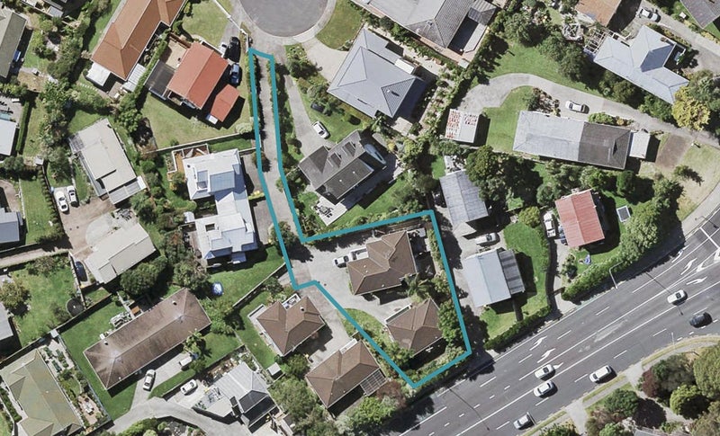 2/11 Delisle Place, Windsor Park, Auckland - Carousel 1