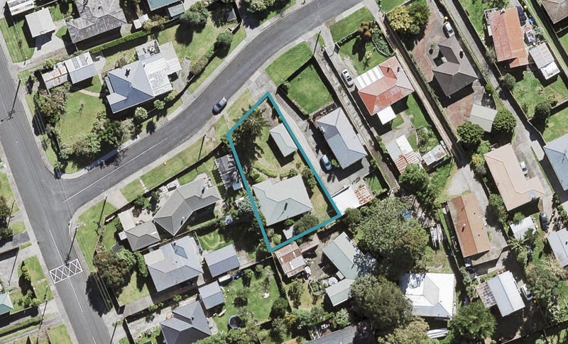 3 Fairclough Road, Beach Haven, Auckland - Carousel 1