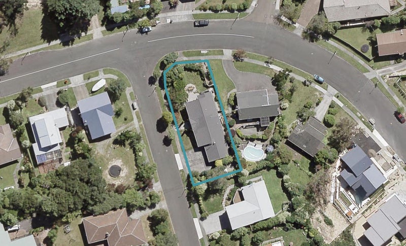 1 Seymour Grove, Kingsley Heights, Upper Hutt - Carousel 1