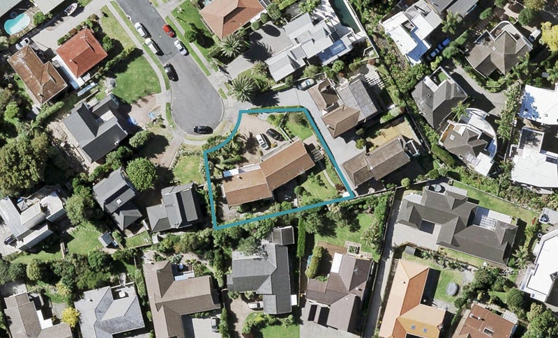 2/13 Malloy Place, Eastern Beach, Auckland - Carousel 1