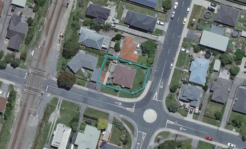 1 Hinau Street, Tawa, Wellington - Carousel 1