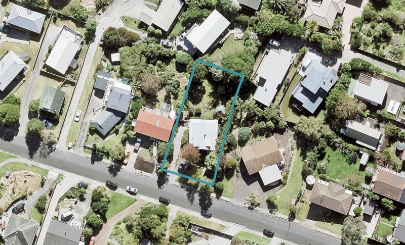 6 Delshaw Avenue, Stanmore Bay, Whangaparaoa - Carousel 1
