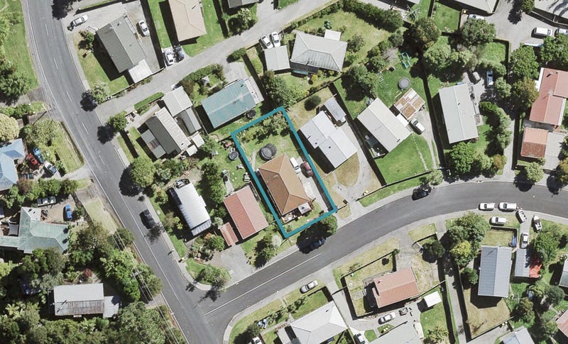 4 Maywood Crescent, Glen Eden, Auckland - Carousel 1