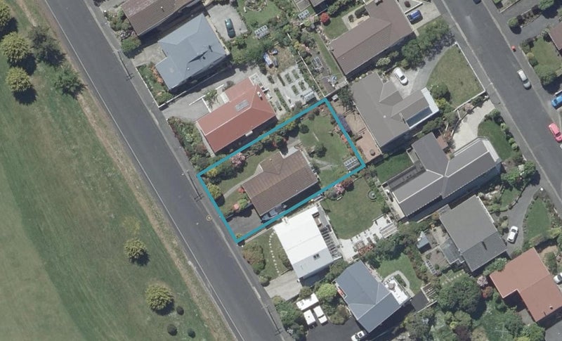 63 Isadore Road, Saint Clair, Dunedin - Carousel 1
