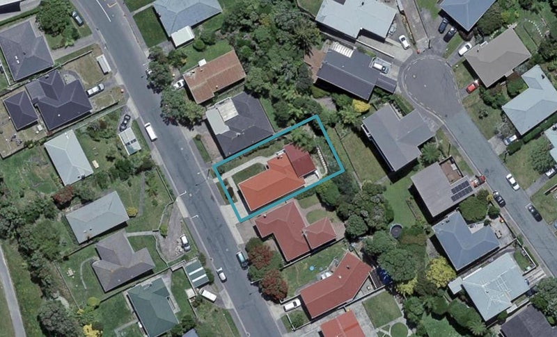 100 Kenmore Street, Newlands, Wellington - Carousel 1