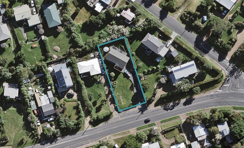 2 Mitchell Road, Surfdale, Waiheke Island - Carousel 1