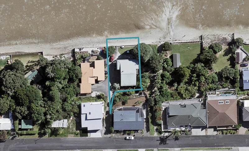 18A Crispe Road, Clarks Beach, Clarks Beach - Carousel 1