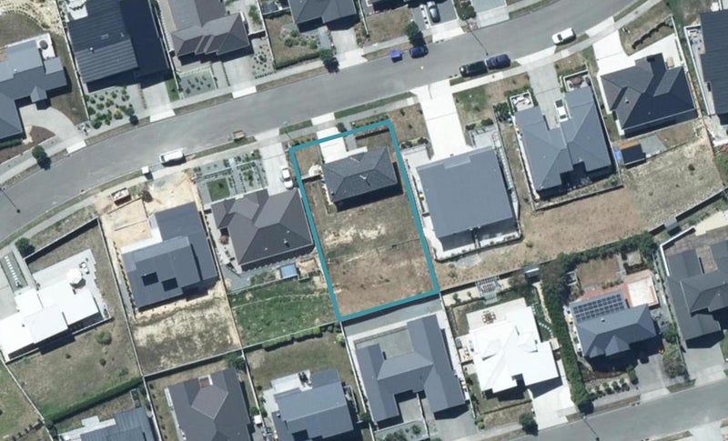11 Madeira Close, Whitby, Porirua - Carousel 1