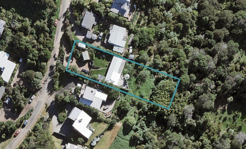 15 Burrell Road, Oneroa, Waiheke Island - Carousel 1