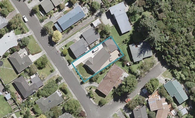 55 Fendalton Crescent, Pinehaven, Upper Hutt - Carousel 1