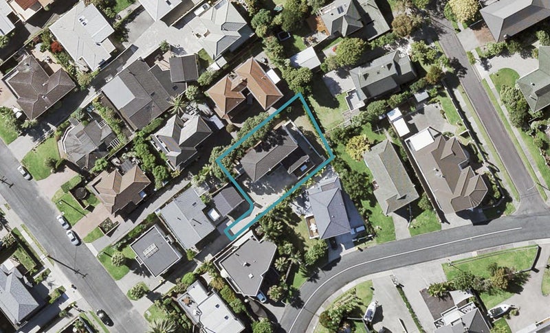 12B Morrow Avenue, Bucklands Beach, Auckland - Carousel 1