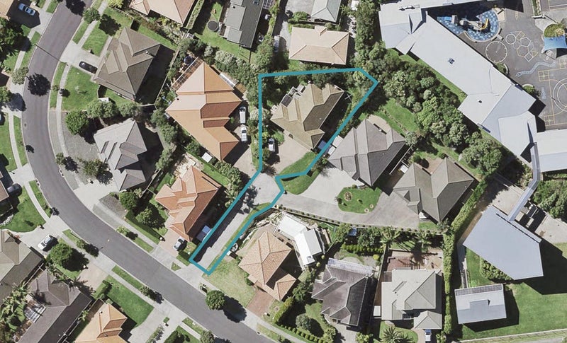 37 Stellamaris Way, Northpark, Auckland - Carousel 1