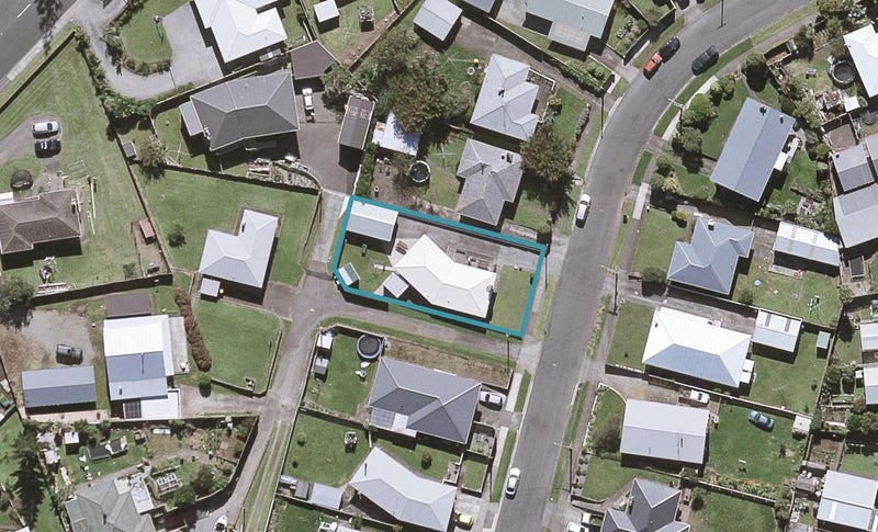 17 Rospeath Crescent, Spotswood, New Plymouth - Carousel 1