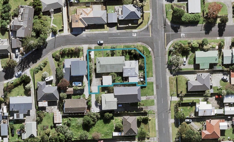2/2A Murray Road, Te Atatu Peninsula, Auckland - Carousel 1
