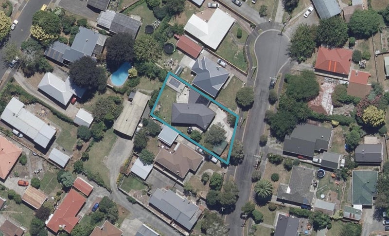 23 Panair Crescent, Hillcrest, Hamilton - Carousel 1