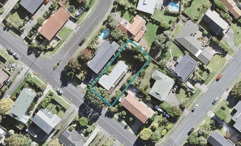 79 Sartors Avenue, Browns Bay, Auckland - Carousel 1