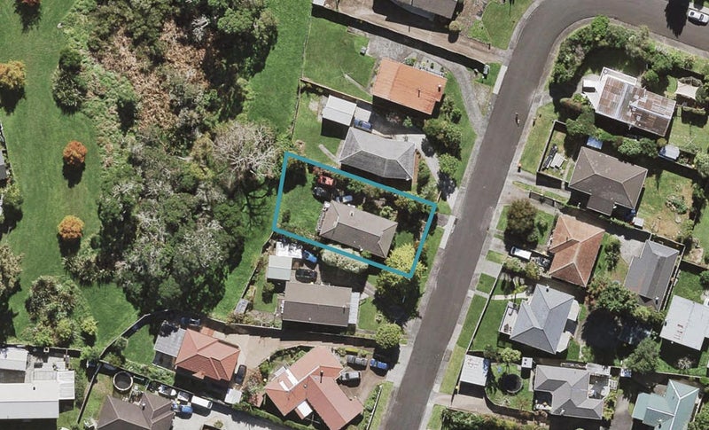 18 Preston Avenue, Henderson, Auckland - Carousel 1