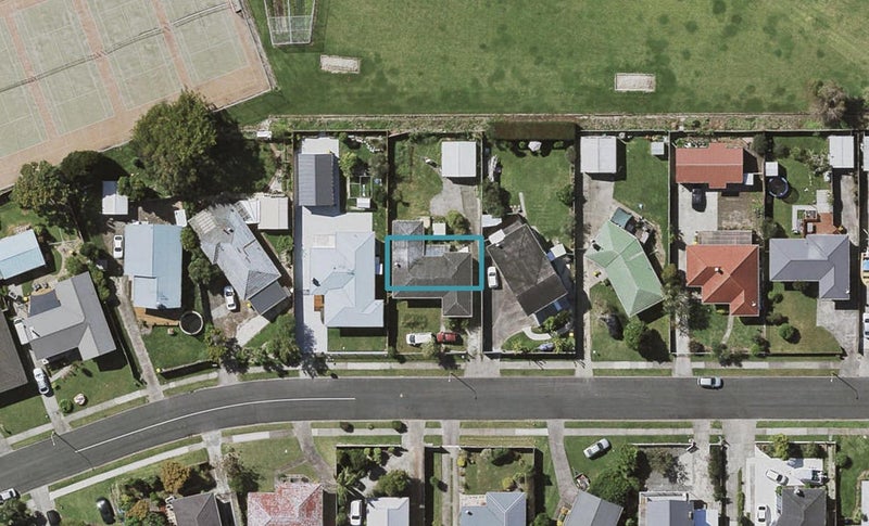 104B Edgewater Drive, Pakuranga, Auckland - Carousel 1