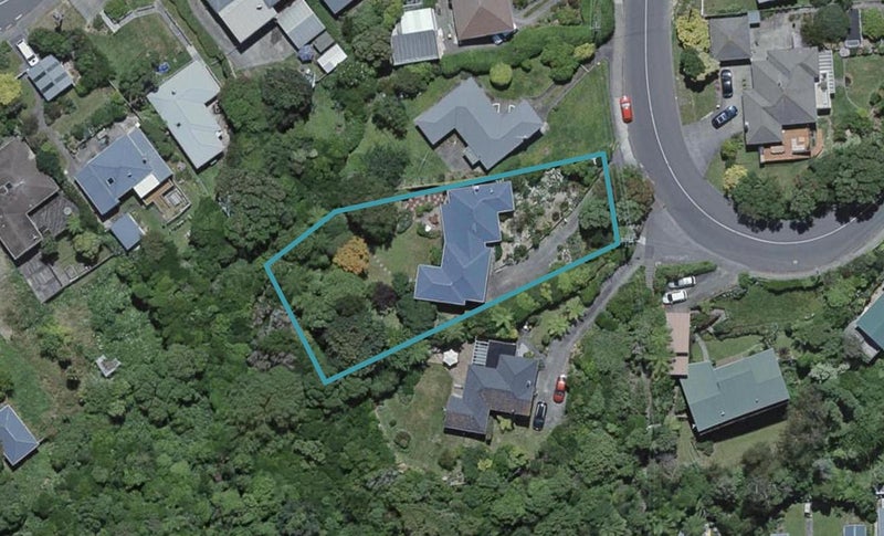 15 Hampton Hill Road, Tawa, Wellington - Carousel 1