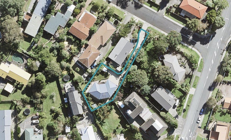 2A Holt Avenue, Torbay, Auckland - Carousel 1