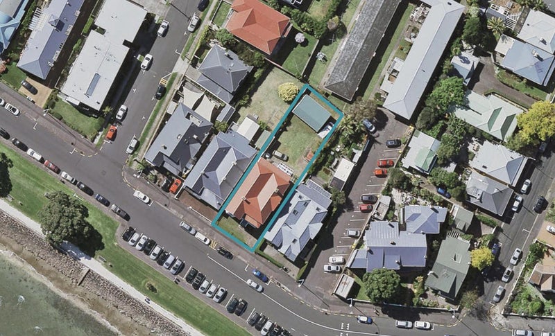18 Queens Parade, Devonport, Auckland - Carousel 1