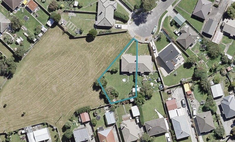 7 Barton Grove, Naenae, Lower Hutt - Carousel 1