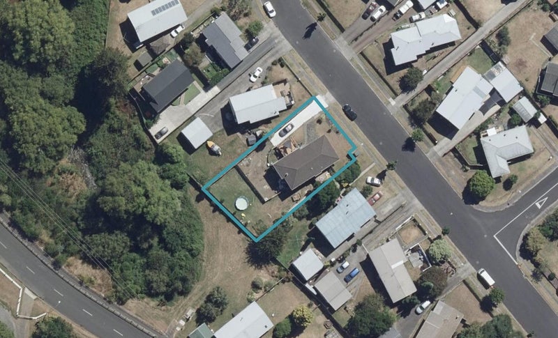 11 Riley Place, Fitzroy, Hamilton - Carousel 1