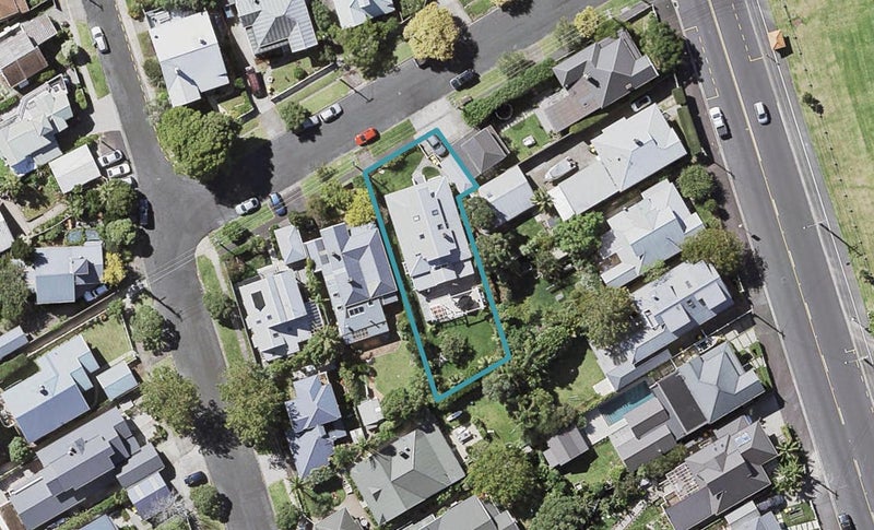 1 Turnbull Road, Narrow Neck, Auckland - Carousel 1