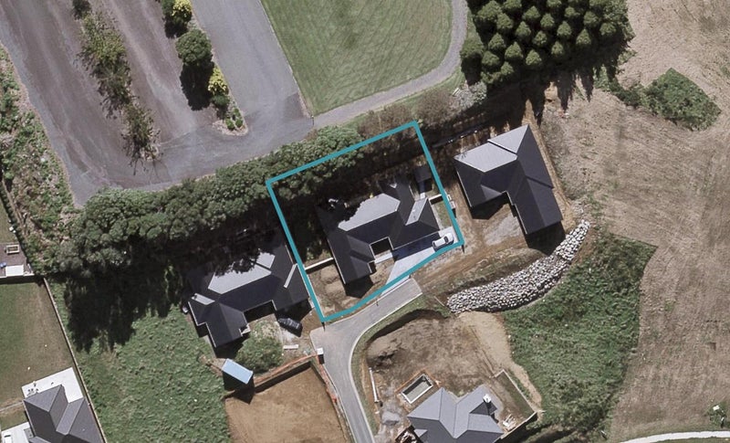 15 Garrett Drive, Whalers Gate, New Plymouth - Carousel 1