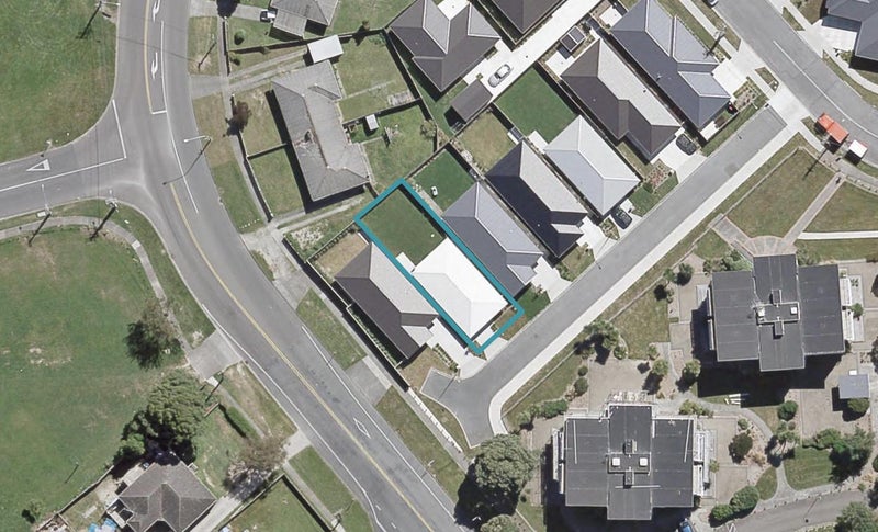 12 Reubens Farm Lane, Taita, Lower Hutt - Carousel 1