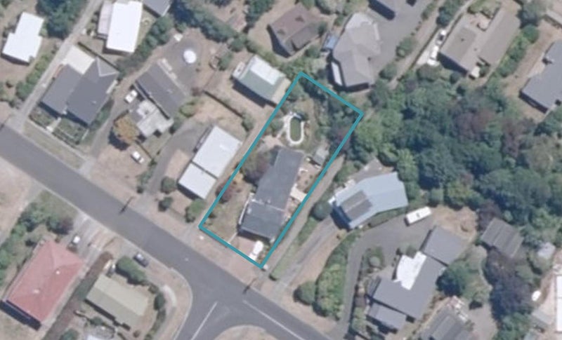 18 Ingle Avenue, Waipahihi, Taupo - Carousel 1