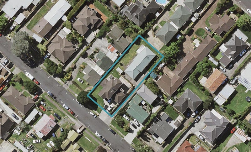 2/9 Thornton Road, Milford, Auckland - Carousel 1