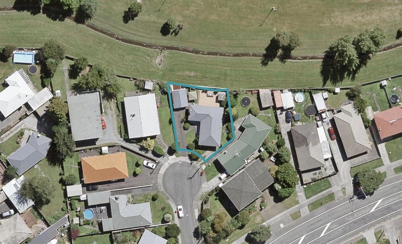 6 Seon Place, Clouston Park, Upper Hutt - Carousel 1