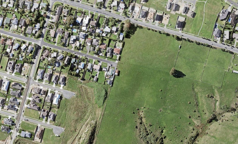 2B Karaka Road, Beachlands, Auckland - Carousel 1