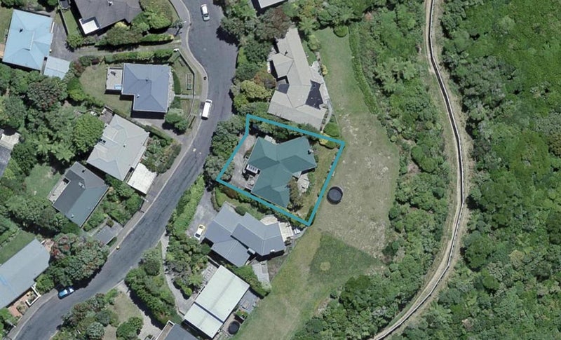 25 Versailles Street, Karori, Wellington - Carousel 1