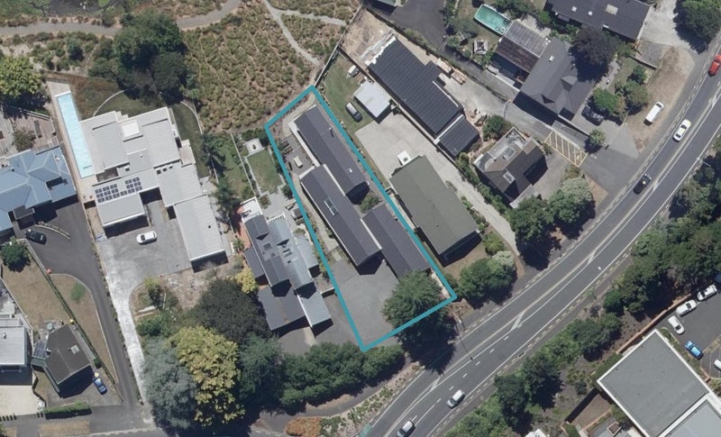 14 Lake Crescent, Hamilton Lake, Hamilton - Carousel 1