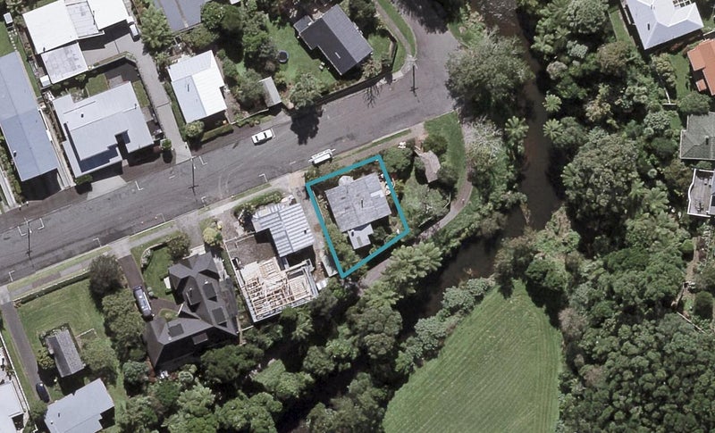 300 Courtenay Street, Strandon, New Plymouth - Carousel 1