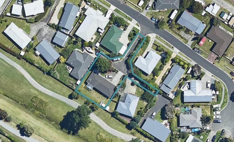 18 Barbara Grove, Papamoa Beach, Papamoa - Carousel 1