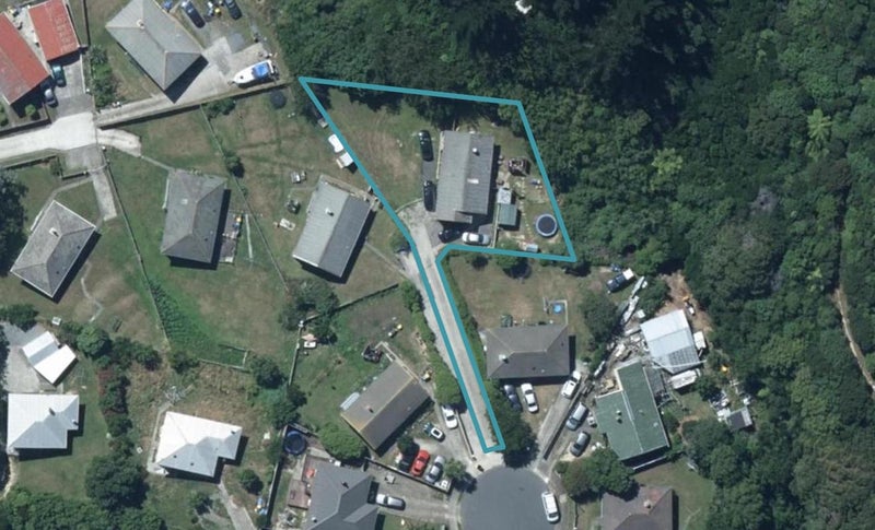 35 Penguin Grove, Waitangirua, Porirua - Carousel 1