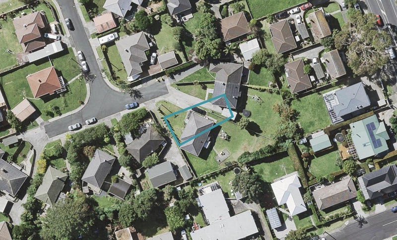 8B Tui Street, Belmont, Auckland - Carousel 1